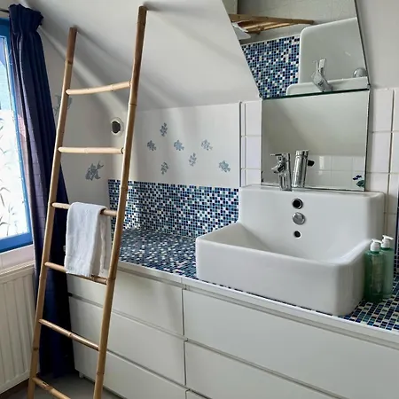 Holiday home La Maison Bleue - Calme, Jardin, Billard
